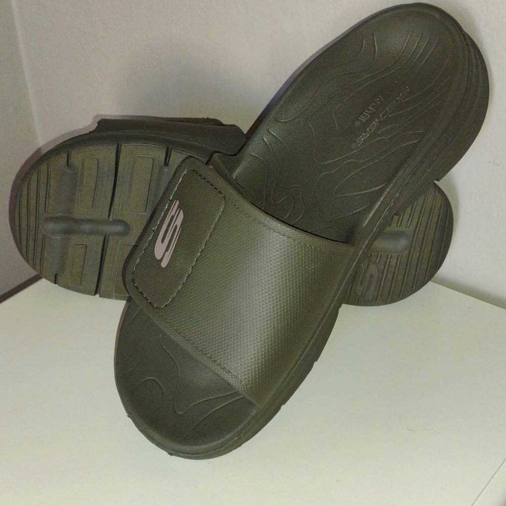 Skechers slides  mens size 9
